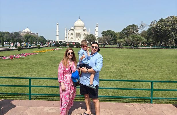 Private day tour of Taj Mahal and Agra fort by super-fast train - ALL INCLUSIVE