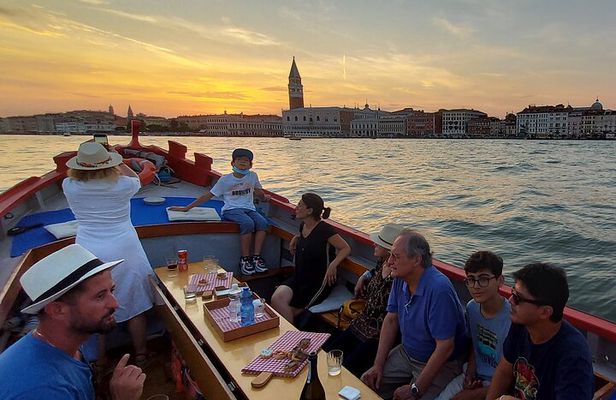 Venice: Relaxing Sunset Ride aboard old fishing boat