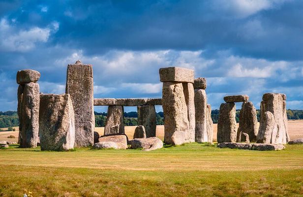 Private Archaeologist Guided Tour Stonehenge, Salisbury & Avebury
