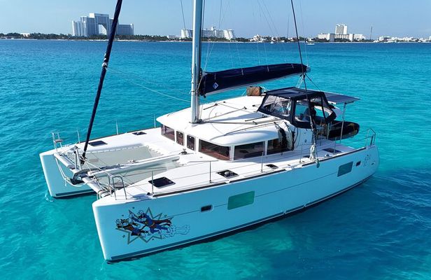 7hrs 42ft Luxury Catamaran Private Charter Cancun to Isla Mujeres