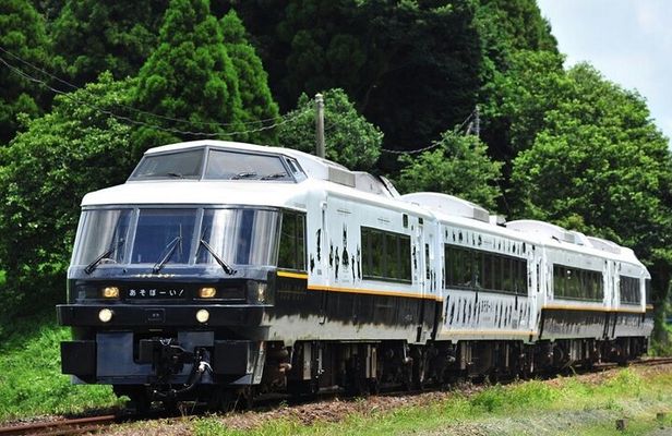 Mt Aso Crater and Kusasenrigahama Tour from Kumamoto Train Return