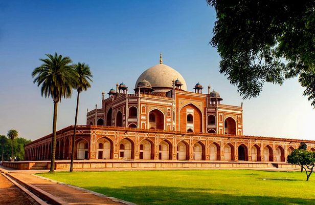 Private Full Day Old and New Delhi City Tour by Car