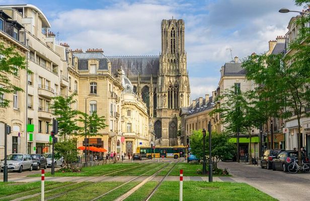 Explore Reims in 60 minutes with a Local