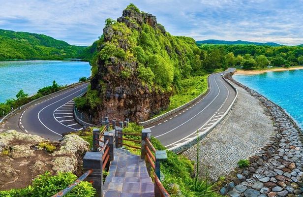 Explore Mauritius South: 7-Coloured Earth, Curious Corner + Lunch