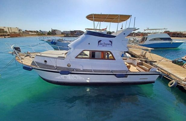 Hurghada Yatch Trip 3 Island with Lunch
