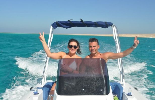 Hurghada 6 Islands Tour with Dolphin Watching and Snorkelling