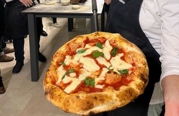 Pizza Cooking Class with Tiramisù and Wine Tasting in Milan