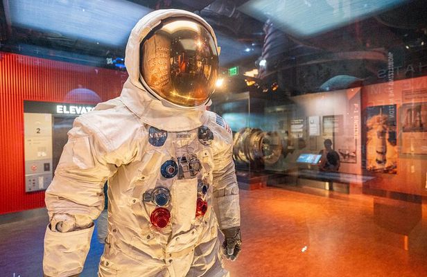 Air and Space Museum Semi-Private Tour with Reserved Entry