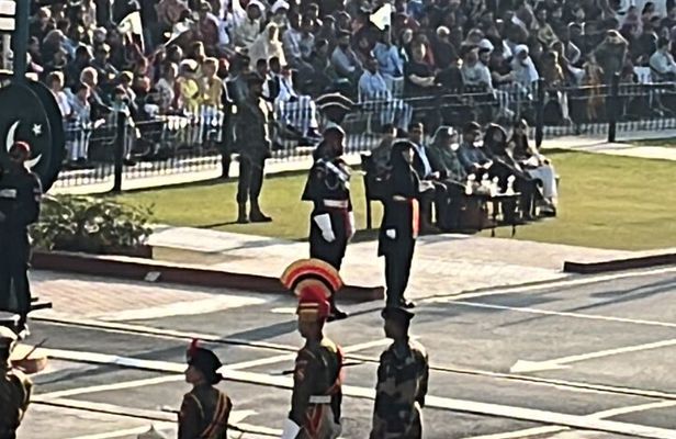 Beyond Borders Wagah Beeting The Retreat Ceremony Tour
