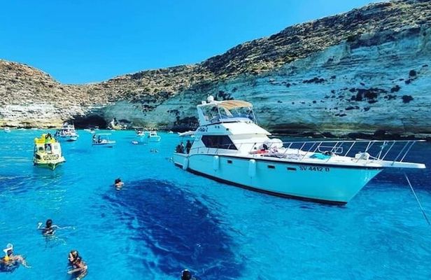 Taormina Boat Tour with Aperitif on Isola Bella
