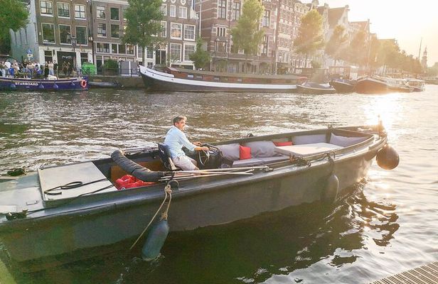Amsterdam Guided Private Boat Tour With Drinks - EN ES FR