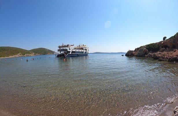 From Izmir: Island and Bays Boat Tour with Lunch