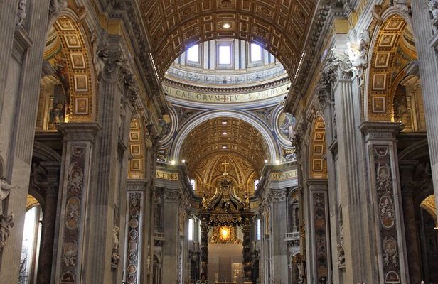 St Peter Basilica Guided Tour with Priority Access
