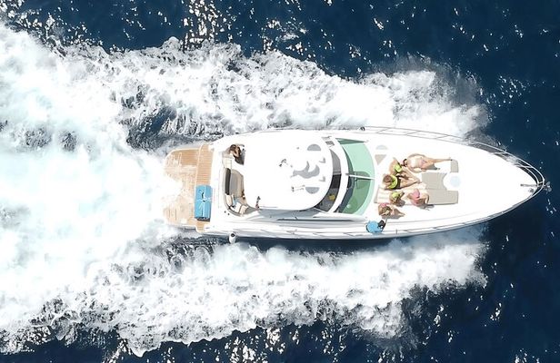 Cabo Luxury Yacht Charter – Private Crew, Snorkeling & Open Bar