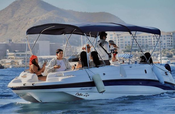 Private Cabo Yacht Tour: Snorkel, Paddleboard & Unlimited Drinks