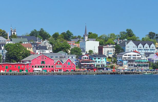 Halifax: Lunenburg, Mahone Bay & Peggy’s Cove by Private Car