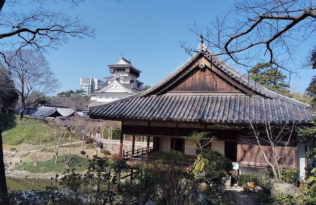 Kokura Castle and Garden Guided Tour in Kitakyushu