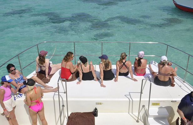 Private Catamaran Cruise – Open Bar, Beach & Snorkeling