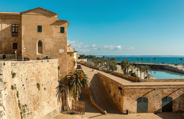 Palma de Mallorca Private Tour with Skip-the-Line Cathedral Entry