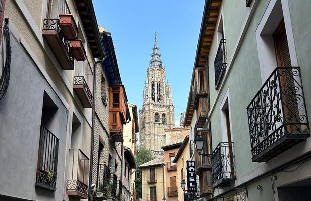 Toledo’s Highlights in English – Guided Tour & Cathedral Visit