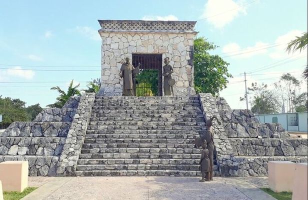 Private Tour in Cozumel by Jeep with Beach Club and Lunch