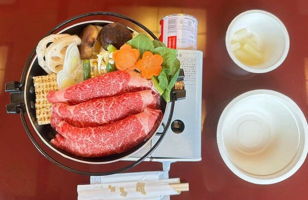 Tokyo Cherry Blossom Cruise: Sukiyaki/Tea ceremony&Shamisen