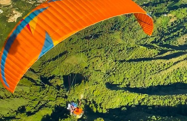 Soar Over Medellín Unforgettable Paragliding Adventure