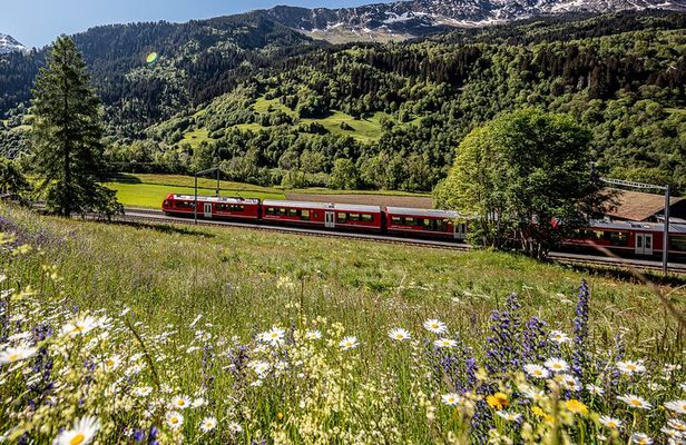 From Milan: Bernina Express Day Trip to Tirano & St. Moritz