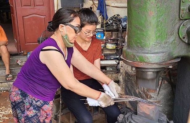Hanoi Knife Making Traditional Workshop