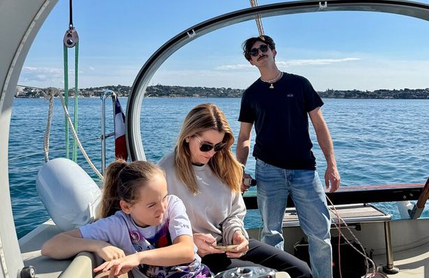Golfe-Juan: Discover the Art of Sailing on a Scenic Cruise