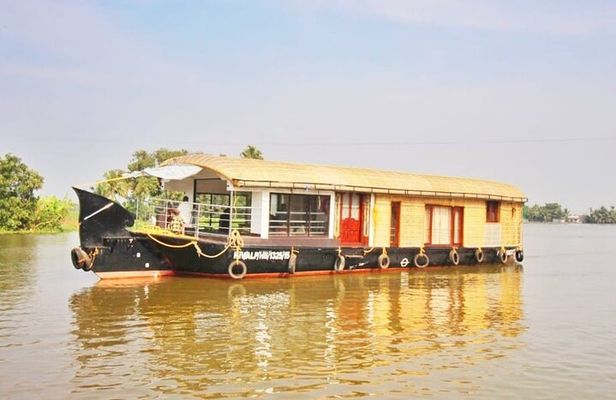 Aleppey Backwater Tour with Kerala Traditional Lunch