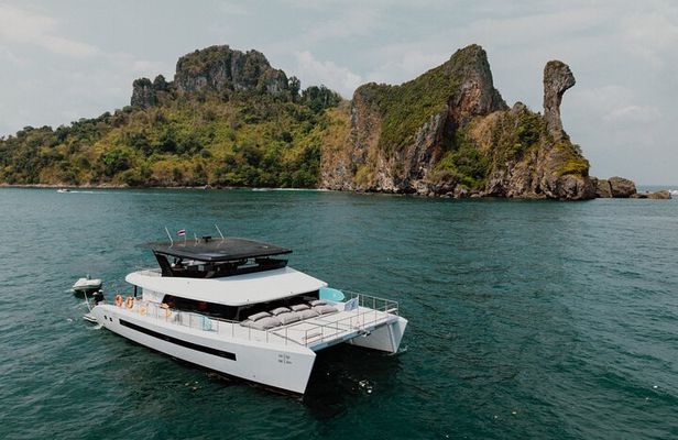 Krabi: 4 Island Luxury Yacht with Snorkelling & Clear Kayaking