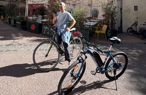Montpellier Guided Tour Architectural Curiosity Electric Bike
