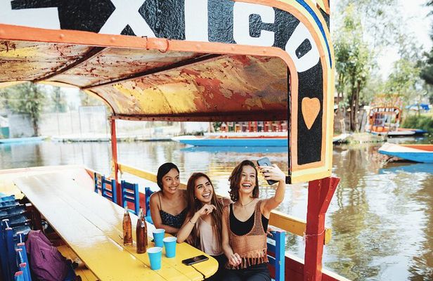 From cdmx: Tour in Coyoacan and Xochimilco all inclusive