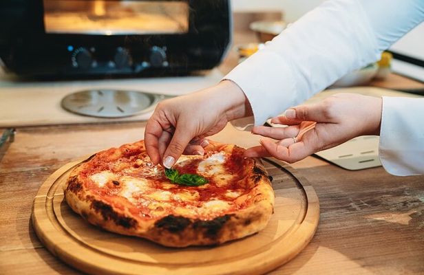 Florence Pizza & Tiramisù Cooking Class: Small Group Experience