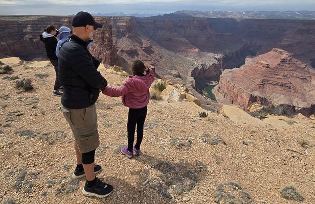 Picnic at East Grand Canyon Tables and Chairs Privided No Crowds