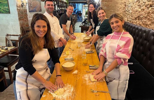 Florence: Pasta Class with Yummy Tiramisu and Unlimited Wine