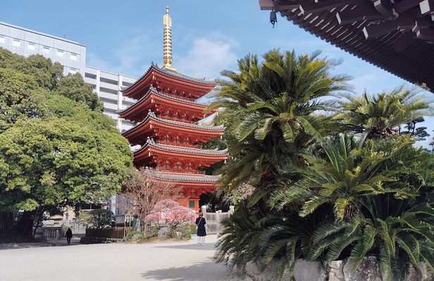 Hakata Old Town Guided Walking Tour in Fukuoka