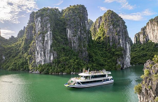 Hanoi Luxury Day Cruise to Ha Long Bay All Inclusive with Buffet