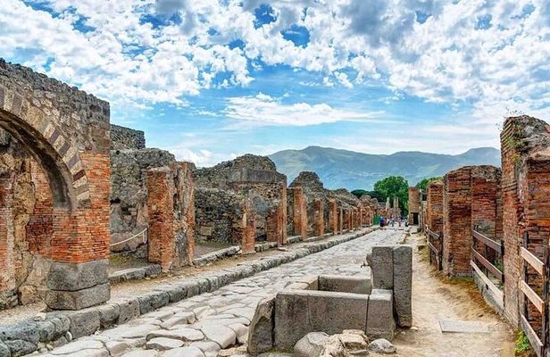 Small-Group Shared Tour Pompeii and Sorrento