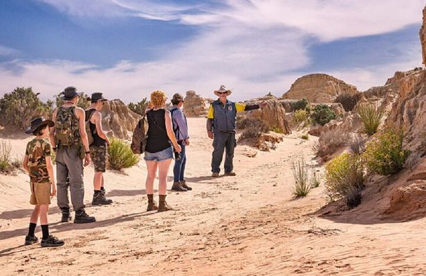 Mungo National Park: Mungo Lunette Guided Tour