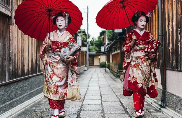 Kyoto Gion: History and Geisha Culture Walking Tour