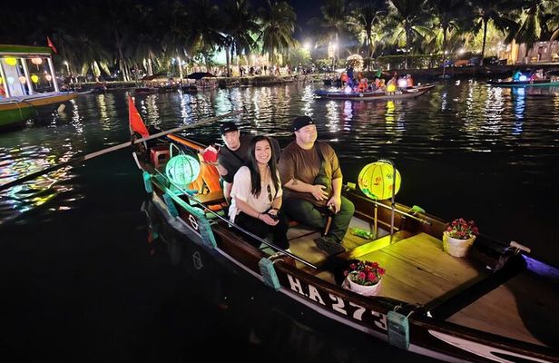 Hoi An Walking Tour, Sampan Boat Trip , Foodie Tour by Night