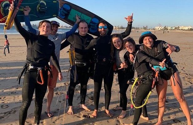 Kitesurfing lessons in Essaouira in small groups – Fun and safety