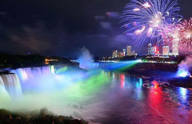 Epic Niagara Falls Private Night Tour w/ Dinner, Boat & Tower
