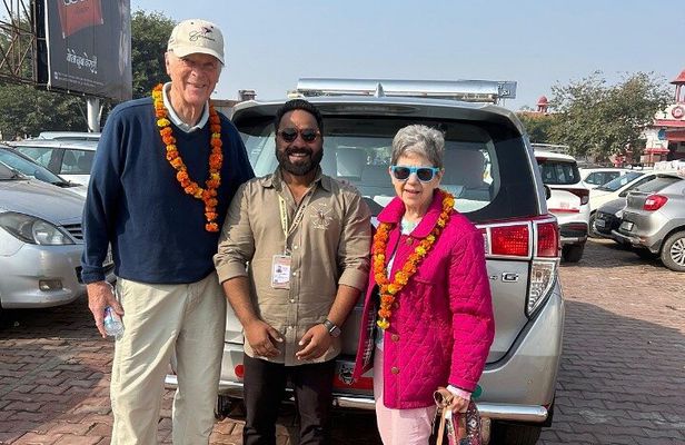 Private Agra Day Trip by Express Train -Taj Mahal & 5-Star Lunch