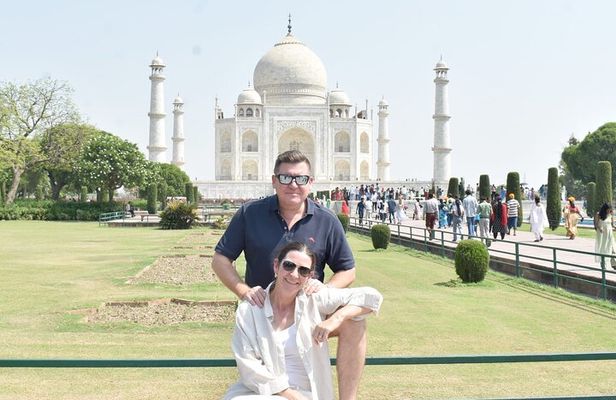 Taj Mahal Tour with Fatehpur Sikri and Elephant SOS From Delhi