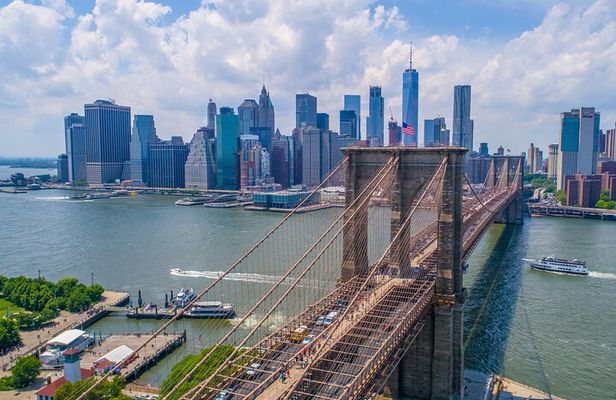 Brooklyn Bridge, DUMBO, and Skyline Guided Tour