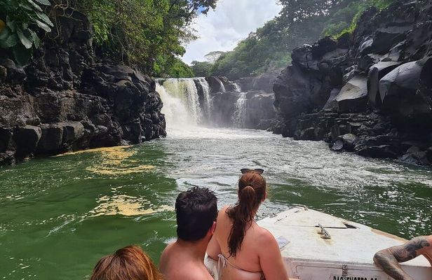  Mauritius : Full day Catamaran trip to Ile aux Cerfs