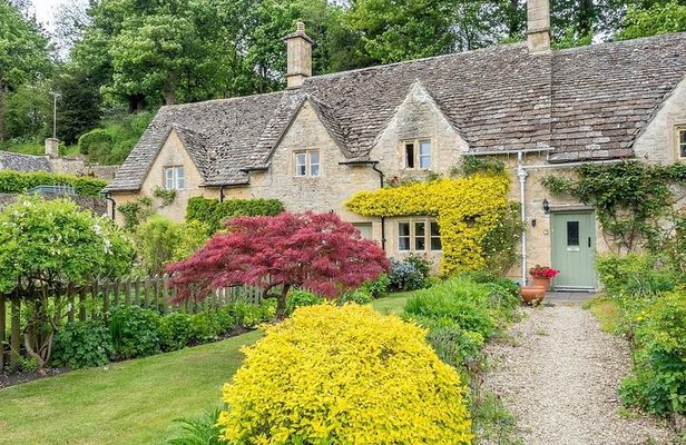 Oxford and Traditional Cotswolds Tour with Private Chauffeur
